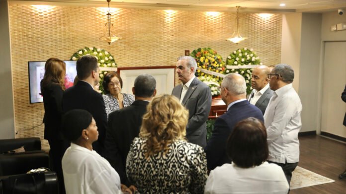 Fotografía del presidente Luis Abinader se solidarizó este miércoles con los familiares del doctor José Rodríguez Soldevila (elobservador.do)