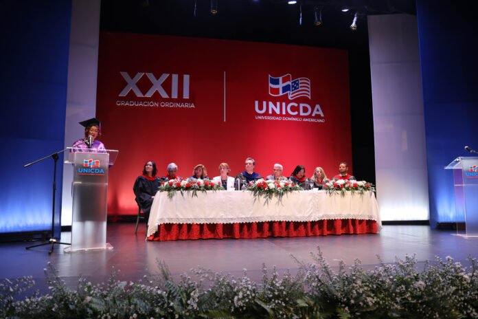 Graduanda de honor - Candy Lisbeth Mejía Then