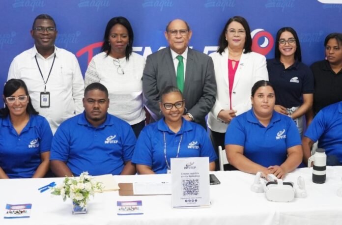 Rafael Santos Badía director del INFOTEP, en  feria “Aquí Está Tu Empleo